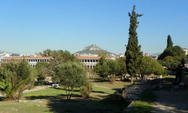 Yunanistan, Atina, Antik Agora, Attalos Stoası ve Lycabettus Dağı manzarası