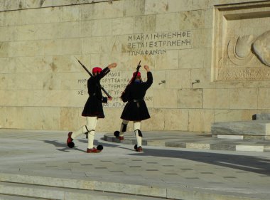 Yunanistan, Atina, Sintagma Meydanı, Yunanistan Parlamentosu, Muhafız Değişimi