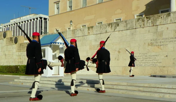 Ελλάδα Αθήνα Πλατεία Συντάγματος Βουλή Των Ελλήνων Αλλαγή Φρουράς — Φωτογραφία Αρχείου