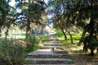 Yunanistan, Atina, Filopappou Tepesi, Cennete giden merdivenler