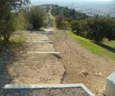 Yunanistan, Atina, Filopappou Tepesi, dağ yolu   