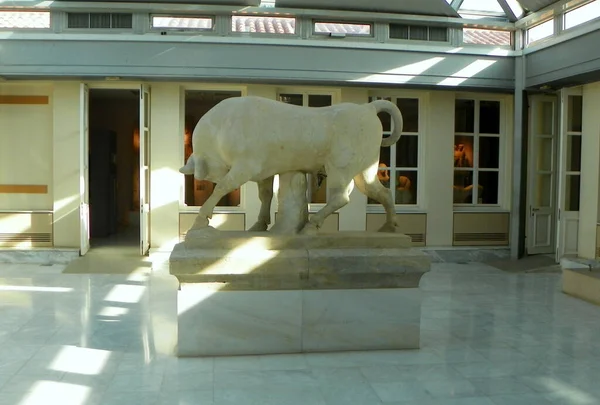 Greece Athens Kerameikos Archaeological Museum Bull Installed Grave Dionysius — Stock Photo, Image