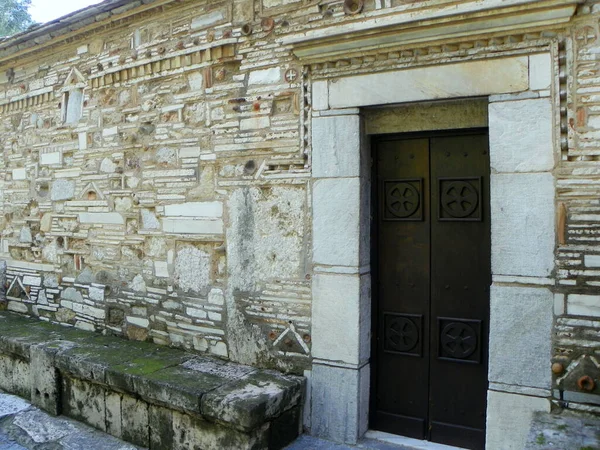 Greece Athens Filopappou Church Agios Demetrios Loumpardiaris Side Door Church — Stockfoto