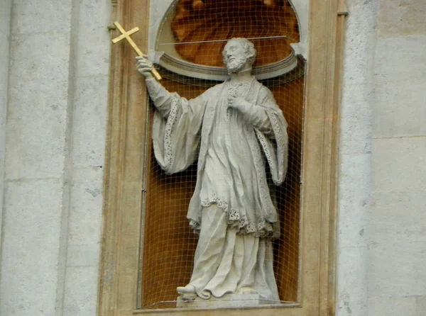 Польща Краків Святі Петро Павло Статуя Святої Гонзаги Фасаді Церкви — стокове фото