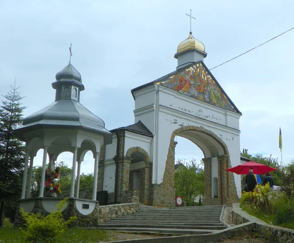 Украина Монастырь Феодосии Въездные Ворота — стоковое фото