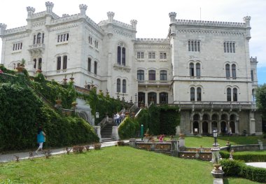 İtalya, Miramare kalesi, kalenin genel manzarası.