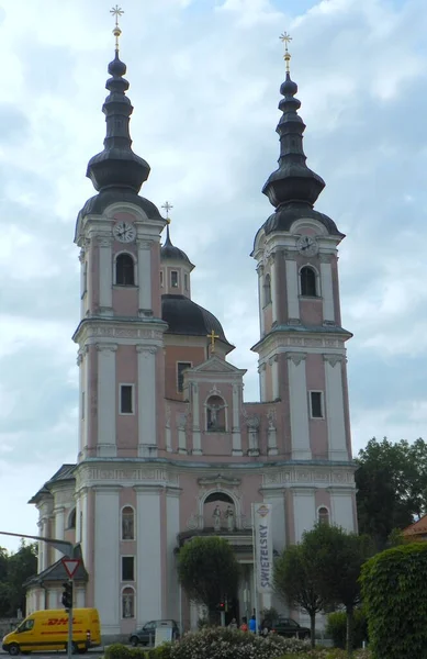 Austria Villach Peraustrasse Kościół Krzyża Fasada Kościoła — Zdjęcie stockowe