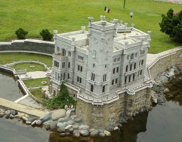 Austria Klagenfurt Minimundus Réplica Del Castillo Miramare Trieste Italia —  Fotos de Stock