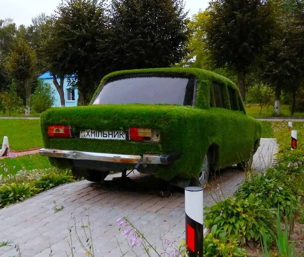 Ukraine Khmilnyk Park Design Green Grass Machine Park — Fotografia de Stock