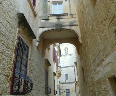Malta, Mdina, fortifications of Mdina, street Bastion, balcony between buildings