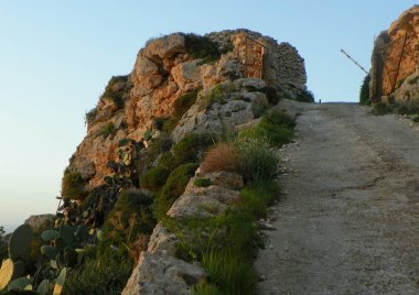 Malta, Dingli Cliffs, Triq Panoramika, road up