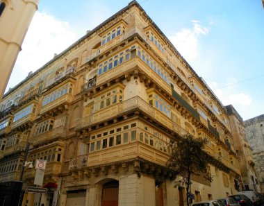 Malta, Valletta, house on the corner of the streets of 50 Old Bakery St and Triq In-Nofsinhar