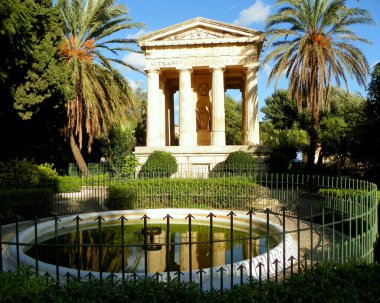 Malta, Valletta, Lower Barrakka Gardens, monument to Sir Alexander Ball