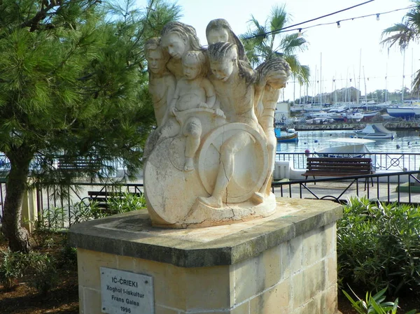 Malta Gzira Monument Crieki — Stock Photo, Image