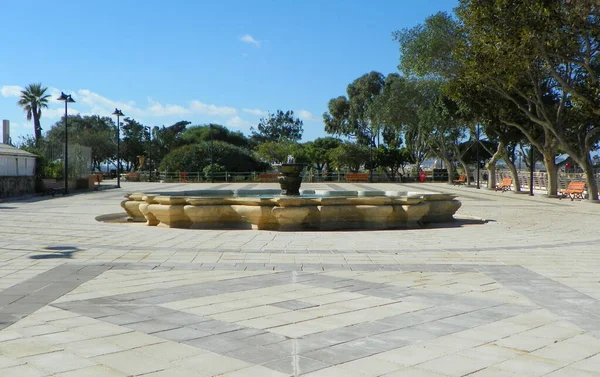 Malta Floriana Furjana Argotti Botanic Gardens Resource Centre Fountain — Stockfoto