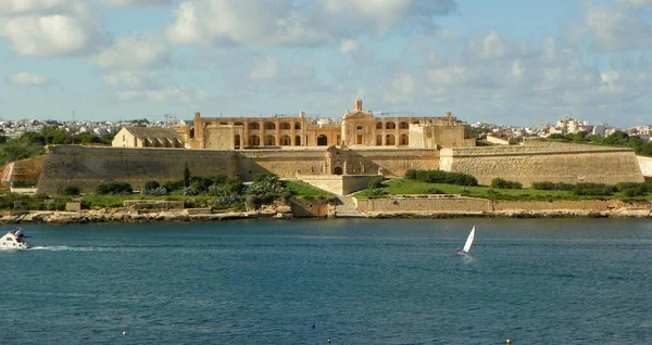 Мальта Валлетта Вид Форт Мануель Моря — стокове фото