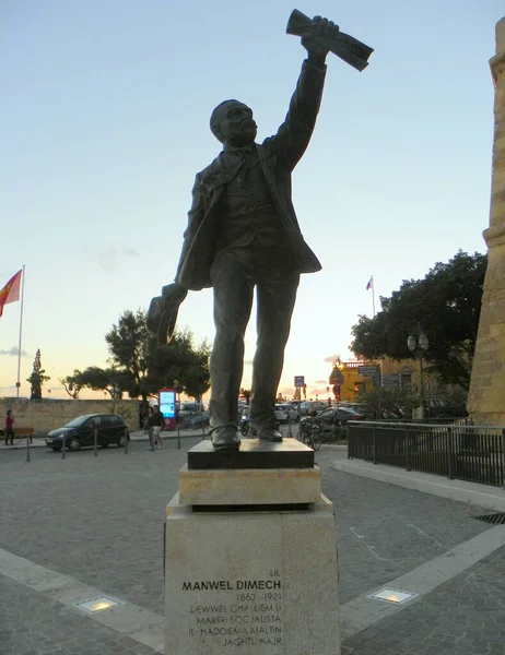 Malta Valletta Castille Place Statue Manwel Dimech Front Auberge Castille — Stockfoto