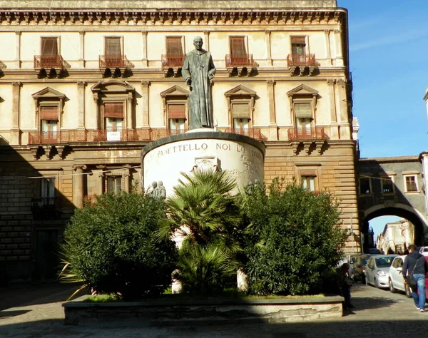 Италия Сицилия Катания Памятник Площади Сан Франческо Ассизи — стоковое фото