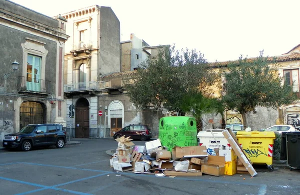 Ιταλία Σικελία Κατάνια Σκουπίδια Στην Πλατεία Της Πόλης — Φωτογραφία Αρχείου