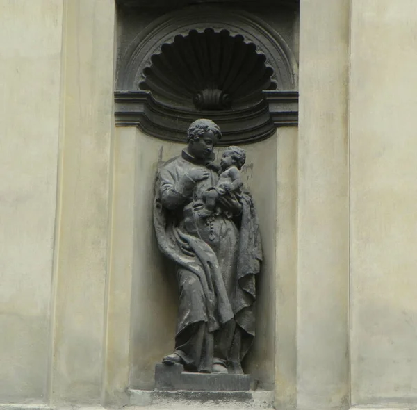 Ukraine Lviv Sculpture Facade Garrison Church Holy Apostles Peter Paul — Stockfoto