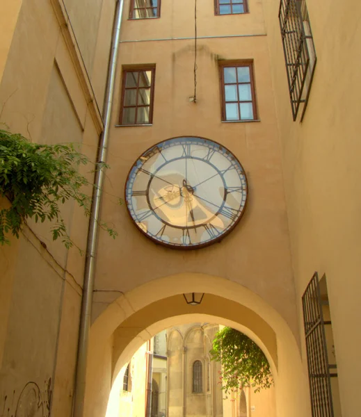 Ukraine Lviv Str Street Lesya Ukrainka Street Clock Wall House — Fotografia de Stock