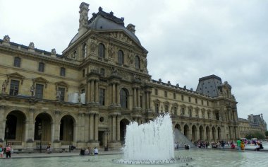 France, Paris, Place du Carrousel, the Louvre Palace and the fountain