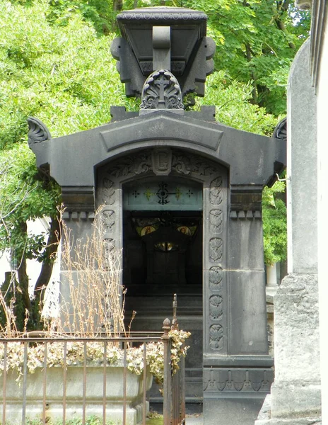 France Paris Montmartre Cemetery Tombstones Crypts — ストック写真