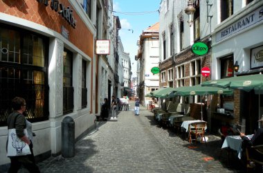 Belgium, Brussels, 17 Rue des Bouchers, narrow streets of the old city