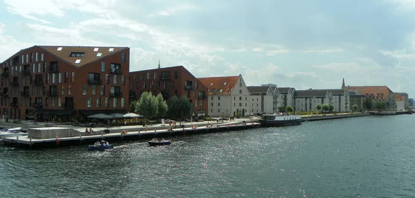 Denmark, Copenhagen, view of the building on the Kroyers Plads with Inderhavnsbroen(Inner Harbour Bridge)