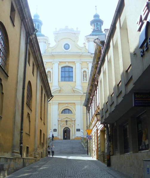 Lengyelország Przemysl Adama Asnyka Utca Kilátás Görög Katolikus Főszékesegyházra — Stock Fotó