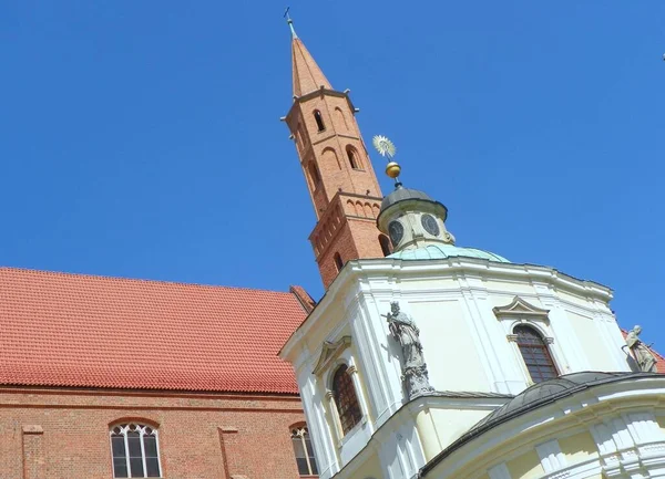弗罗茨拉夫 皮亚科瓦 圣文森特和圣詹姆斯大教堂 大教堂的主要尖顶 — 图库照片
