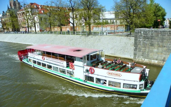 Polonia Wroclaw Barco Recreo Con Turistas Río Odra — Foto de Stock