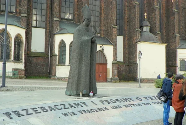 Polónia Wroclaw Monumento Cardeal Vyshinsky Perto Igreja Virgem Maria Piasek — Fotografia de Stock