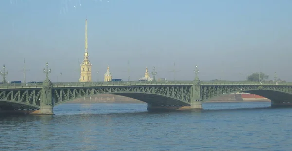 Russland Sankt Petersburg Dreifaltigkeitsbrücke — Stockfoto