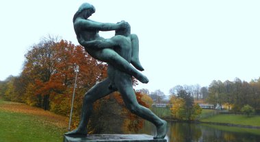 Norveç, Oslo, Vigeland Heykel Parkı, Köprü 'de heykel