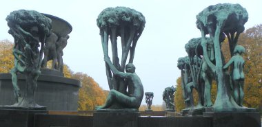Norveç, Oslo, Vigeland Heykel Parkı, heykel heykelleri ve çeşme.