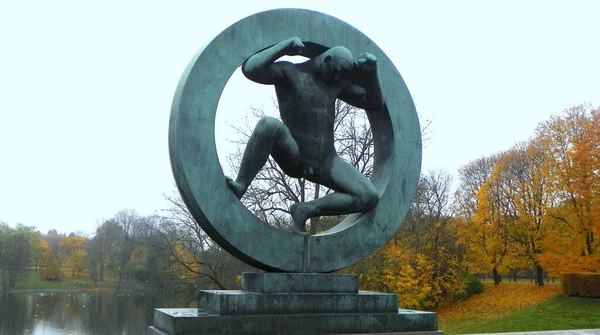奥斯陆 维格兰雕塑公园 生命圈雕塑 — 图库照片