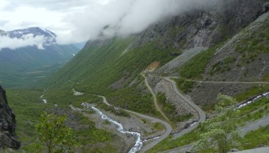 Norveç, Romsdal County, Trollstigen, gözlem güvertesinden görüş