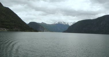 Norveç, Romsdal County, Eidsdal-Linge feribotu, Storfjord 'un suyu.