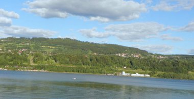 Norveç, Romsdal İlçesi, Romsdalfjord 'un kayaları ve suları