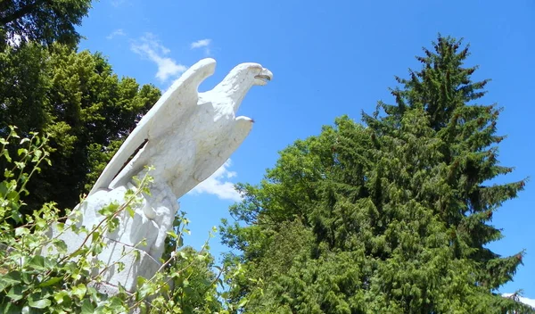 Polónia Lancut Palácio Conde Potocki Estátua Águia Branca — Fotografia de Stock