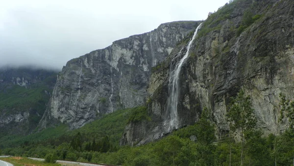 Noruega Más Condado Romsdal Rocas Poderosas Cascadas Naturaleza —  Fotos de Stock