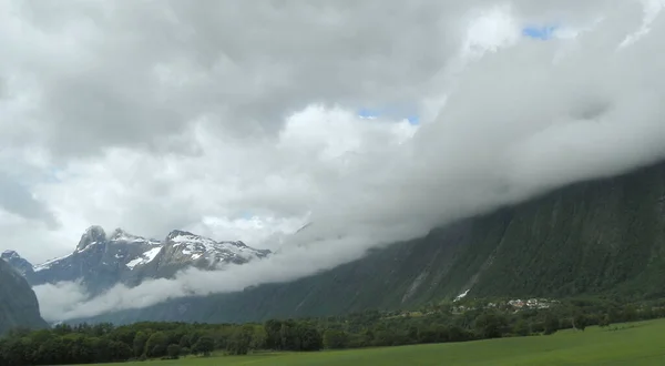 Noruega Más Condado Romsdal Trollstigen Niebla Sobre Las Montañas —  Fotos de Stock