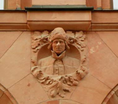 İsveç, Stockholm, Drottninggatan Caddesi 'ndeki eski ev cephesi.