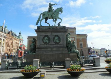 İsveç, Stockholm, Gustav Adolfs torg, Kral II. Gustav Adolf 'un binicilik heykeli