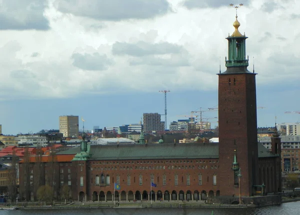 スウェーデン ストックホルム ソーダーマラルストランドと市庁舎の景色 — ストック写真