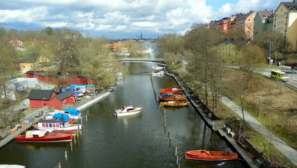 Suecia Estocolmo Barcos Muelle Del Canal Palsundet Desde Vasterbron — Foto de Stock