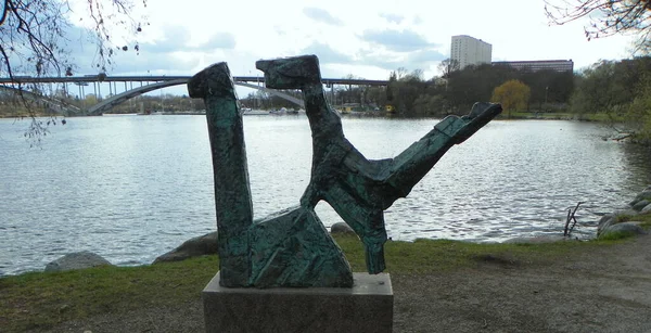 스웨덴 스톡홀름 피오르덴 강변에 공룡들 — 스톡 사진