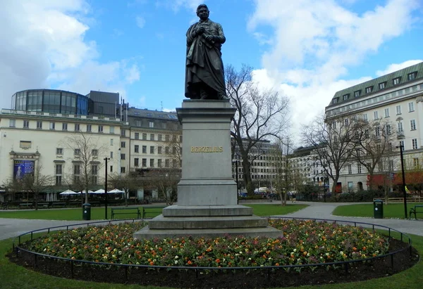 Szwecja Sztokholm Berzelii Park Nybroplan Pomnik Jons Jacoba Berzeliusa — Zdjęcie stockowe