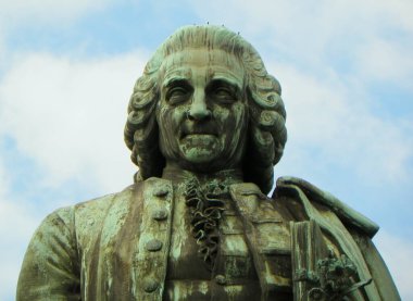 İsveç, Stockholm, Humlegarden, heykelin başı Carl von Linne 'in heykeli.